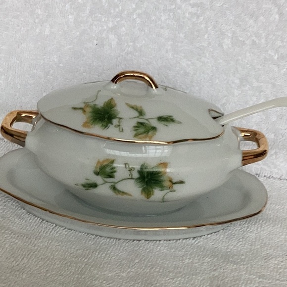 Vintage Royal Crown Condiment Server with Spoon .Marked 1446. White /Green/Gold - Picture 5 of 5